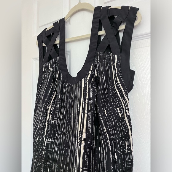 Elegant Black and White Women's Dress - Picture 2 of 5